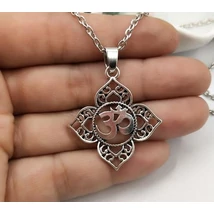 Om levél mintás medál lánccal