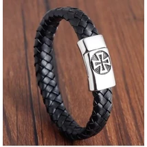 Máltai kereszt szimbólummal ellátott karkötő