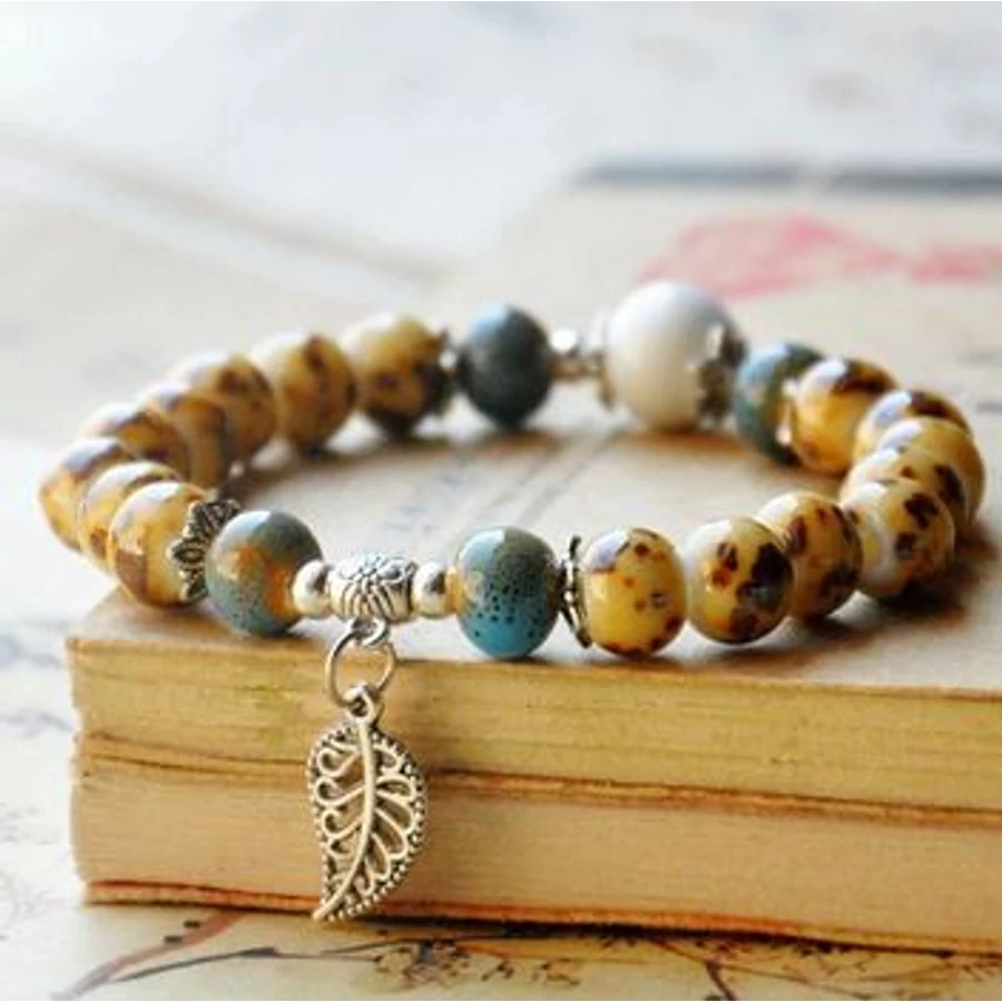 Barna porcelán karkötő levél mintás osztóval