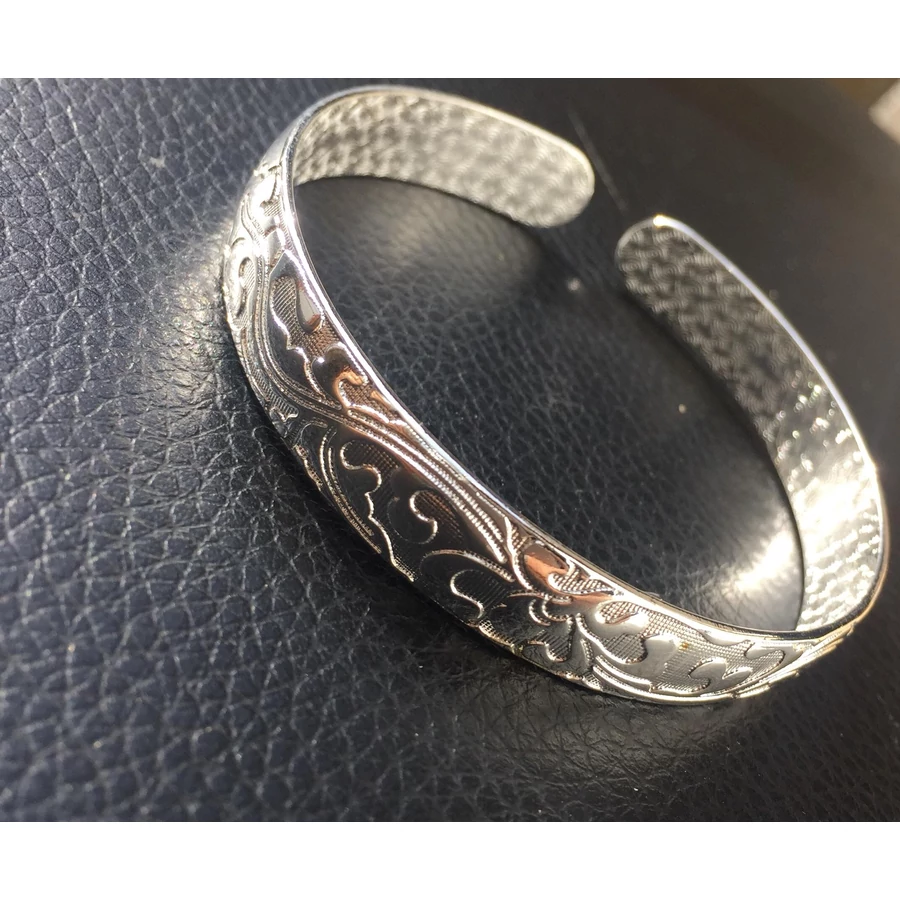 Lótusz mintás vésett merev karkötő