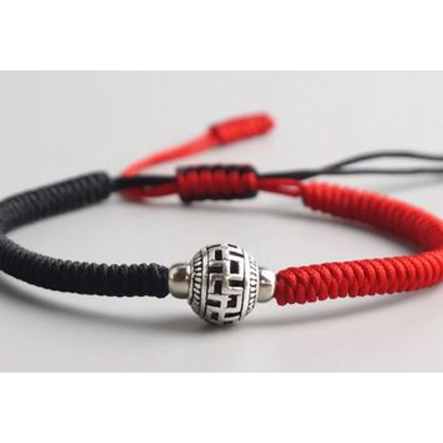 Buddhista mala tibeti osztóval