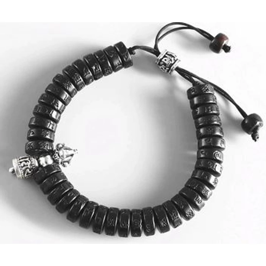 Vadzsra medálos mala vésett karkötő