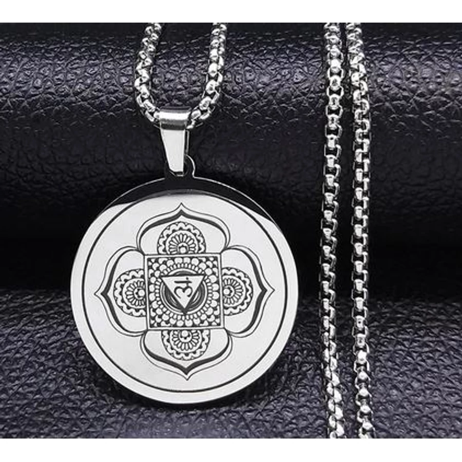 Gyökér csakrás medál