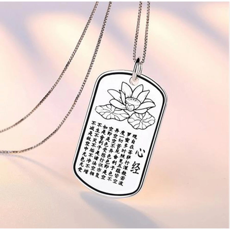 Lótusz Szútra szövegével ellátott medál